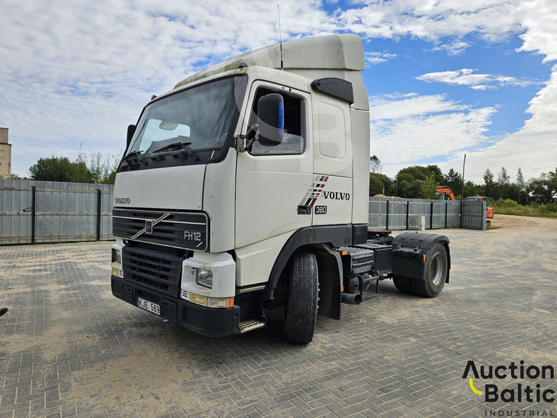 Volvo FH12 - Gjysmë-kamion: foto 1 Volvo FH12 - Gjysmë-kamion: foto 1