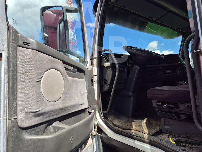 Volvo FH12 - Gjysmë-kamion: foto 5 Volvo FH12 - Gjysmë-kamion: foto 5