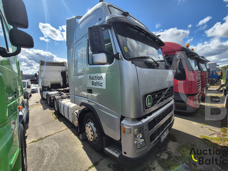 Volvo FH12 - Gjysmë-kamion: foto 2 Volvo FH12 - Gjysmë-kamion: foto 2