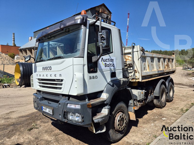Iveco AD 260T - Kamion vetëshkarkues: foto 1 Iveco AD 260T - Kamion vetëshkarkues: foto 1
