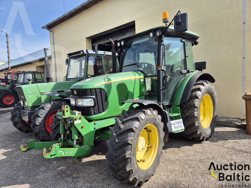 John Deere 5820 - Traktor: foto 2 John Deere 5820 - Traktor: foto 2