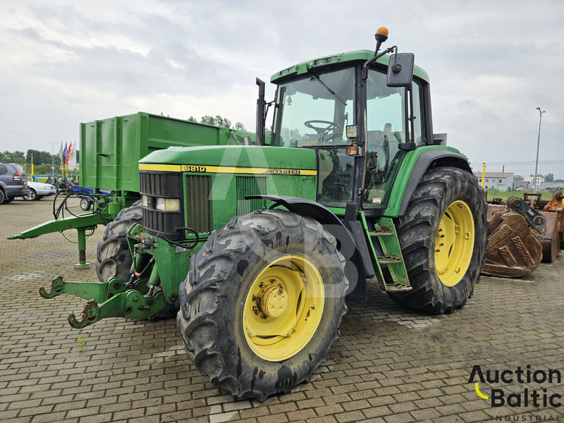John Deere 6810 - Traktor: foto 1 John Deere 6810 - Traktor: foto 1