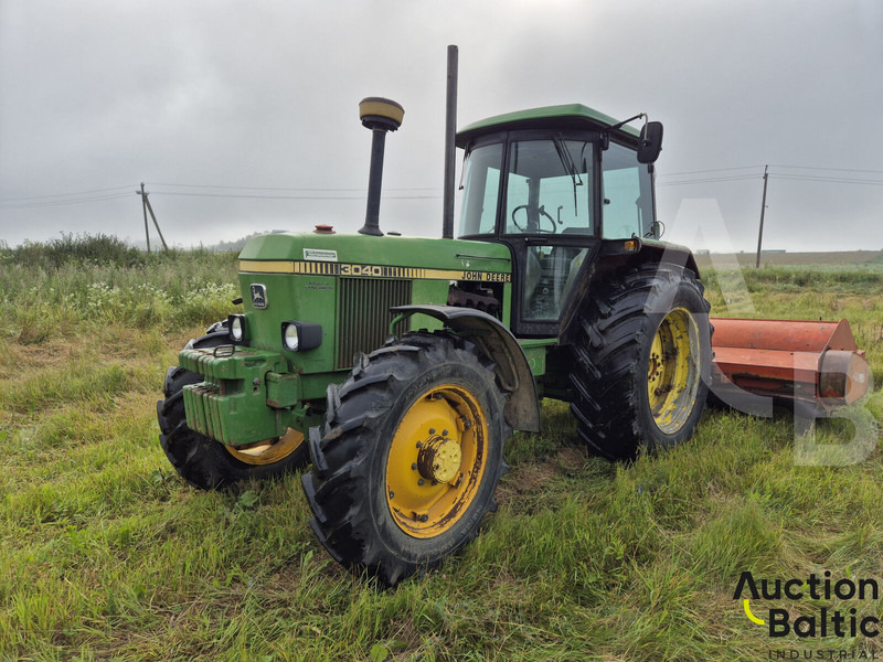John Deere MFWD - Traktor: foto 2 John Deere MFWD - Traktor: foto 2