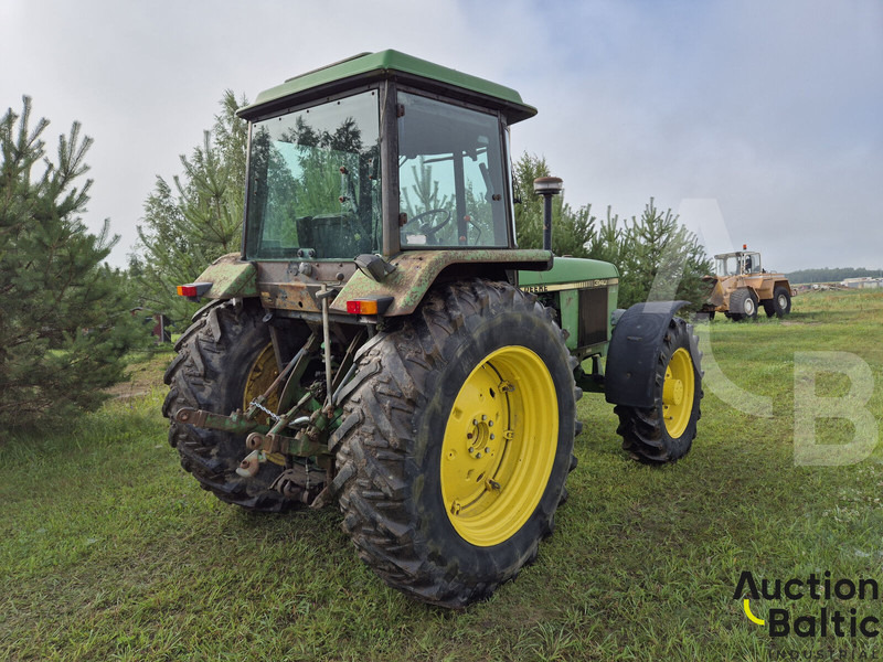 John Deere MFWD - Traktor: foto 3 John Deere MFWD - Traktor: foto 3