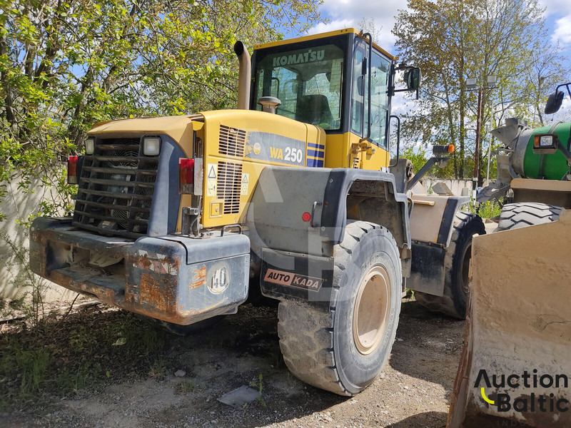 Komatsu WA250-5 - Fadrom me goma: foto 3 Komatsu WA250-5 - Fadrom me goma: foto 3