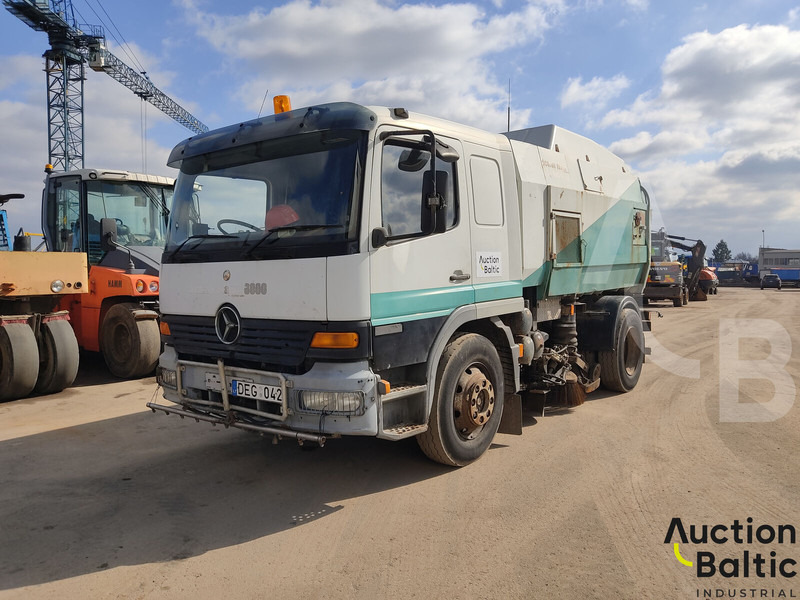 Mercedes-Benz 1517 - Makinë fshirëse për rrugët: foto 1 Mercedes-Benz 1517 - Makinë fshirëse për rrugët: foto 1