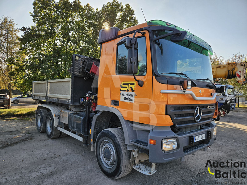 Mercedes-Benz Actros 1844 - Kamion vetëshkarkues, Kamion me vinç: foto 1 Mercedes-Benz Actros 1844 - Kamion vetëshkarkues, Kamion me vinç: foto 1