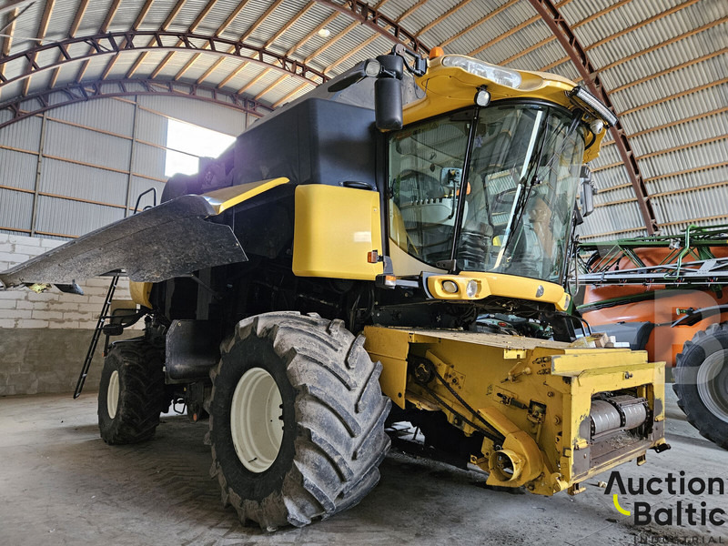 New Holland CR 9080 - Autokombajnë: foto 2 New Holland CR 9080 - Autokombajnë: foto 2