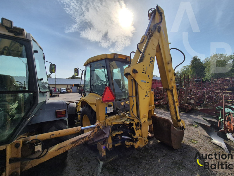 New Holland LB 110-4 PT - Ekskavator me goma: foto 3 New Holland LB 110-4 PT - Ekskavator me goma: foto 3