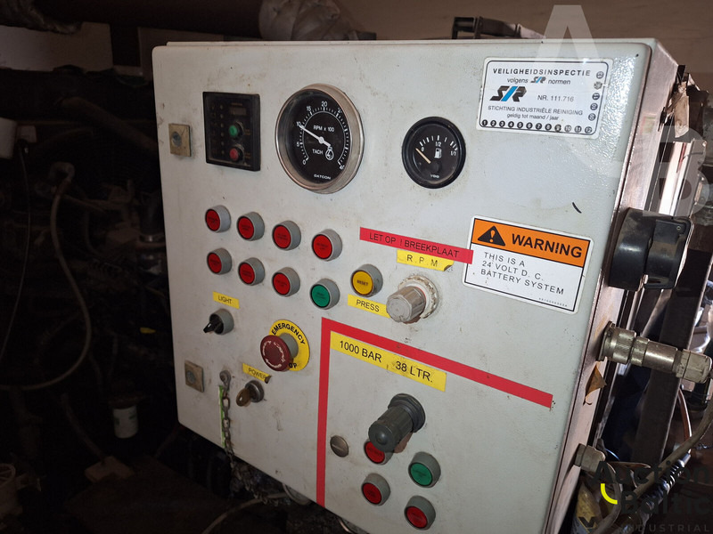 Renault Midlum 180.08 - Kamion me vakuum: foto 5 Renault Midlum 180.08 - Kamion me vakuum: foto 5