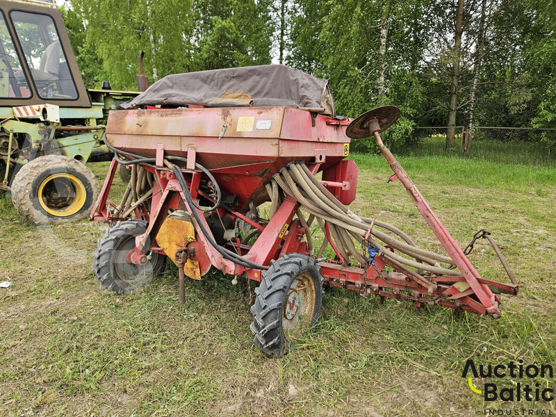 SPU 4 - Mbjellëse e kombinuar në radhë: foto 1 SPU 4 - Mbjellëse e kombinuar në radhë: foto 1
