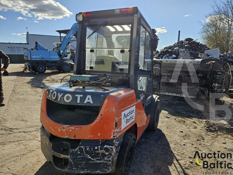 Toyota E 811 - Pirun më naftë: foto 3 Toyota E 811 - Pirun më naftë: foto 3