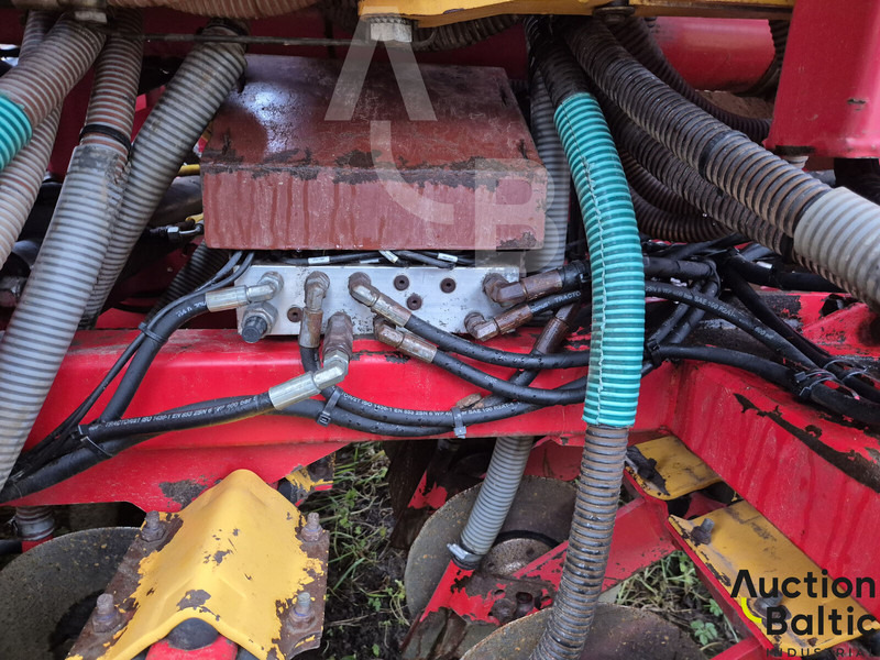 Vaderstad RapidA600S - Mbjellëse e kombinuar në radhë: foto 4 Vaderstad RapidA600S - Mbjellëse e kombinuar në radhë: foto 4