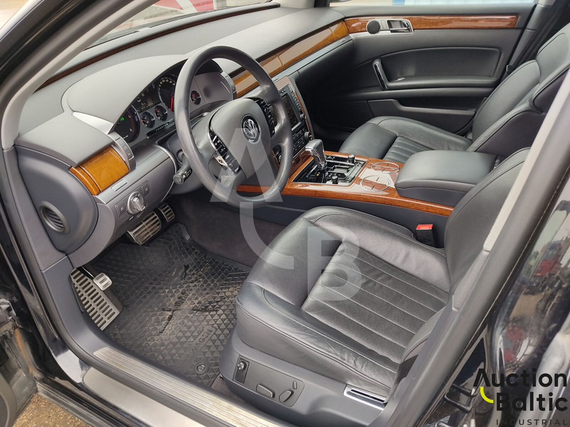 Volkswagen Phaeton - Veturë: foto 5 Volkswagen Phaeton - Veturë: foto 5