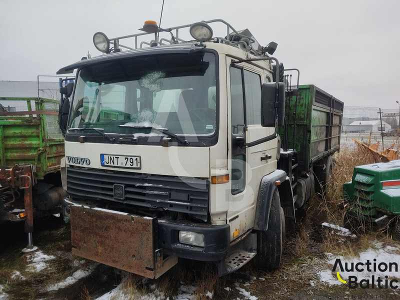 Volvo FL618 - Kamion vetëshkarkues, Kamion me vinç: foto 1 Volvo FL618 - Kamion vetëshkarkues, Kamion me vinç: foto 1