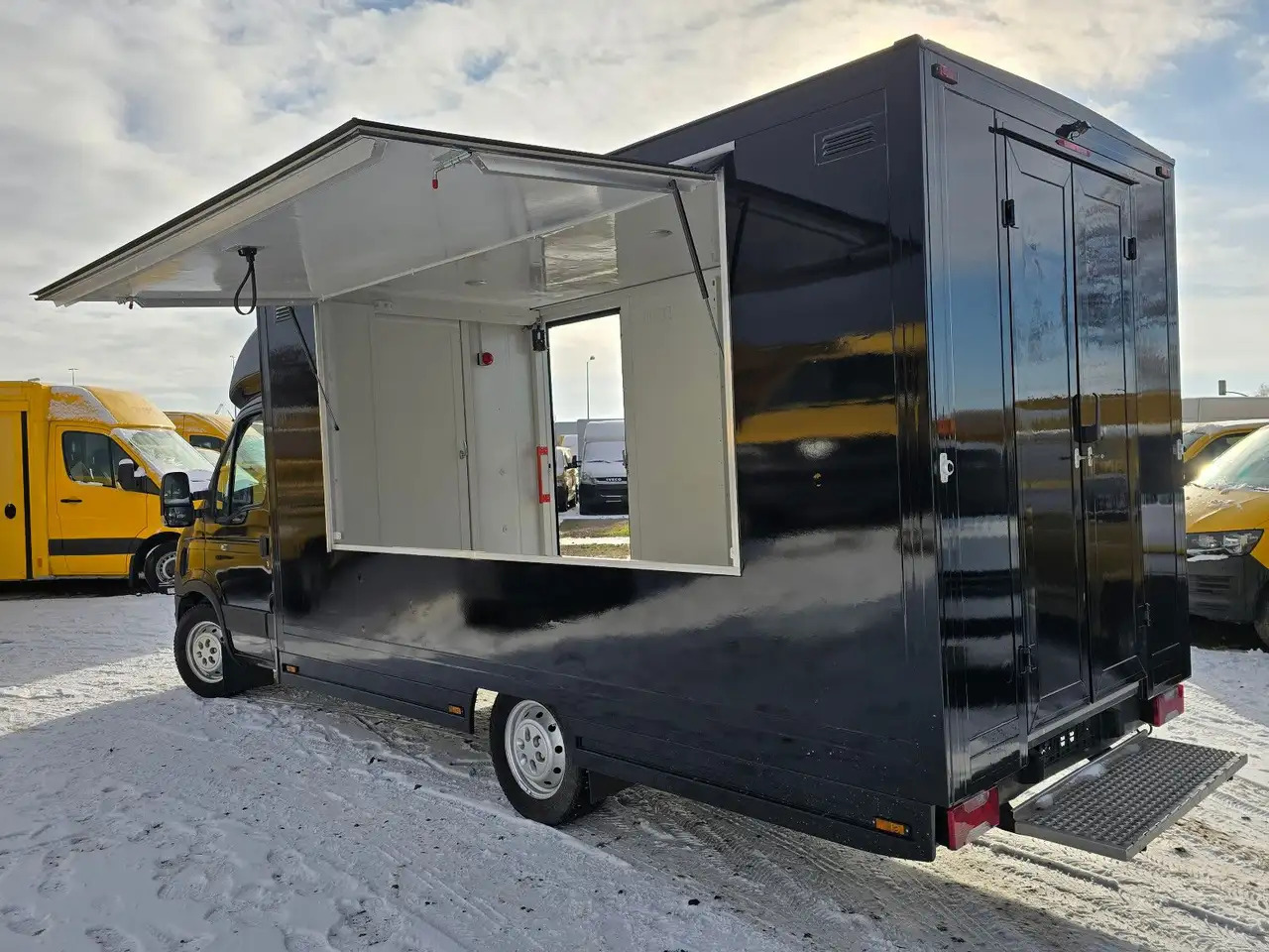 Iveco IS35SI2AA/ FOODTRUCK/Daily - Kamion shpërndarës: foto 1 Iveco IS35SI2AA/ FOODTRUCK/Daily - Kamion shpërndarës: foto 1