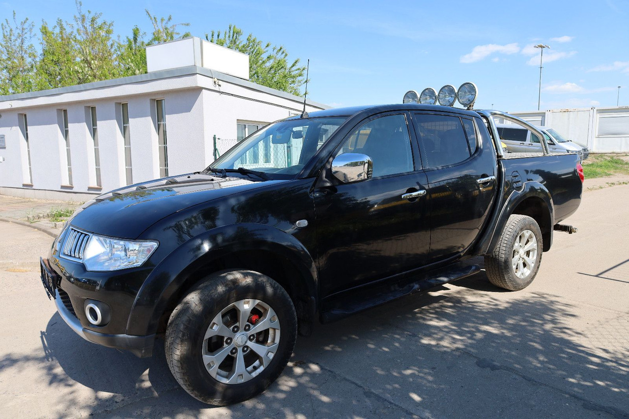 Mitsubishi L200 Invite 2.5 DI - SUV: foto 2 Mitsubishi L200 Invite 2.5 DI - SUV: foto 2