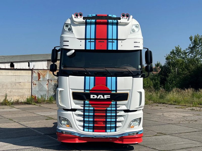 DAF XF 530 MARTINI RACING XF530 full options - Gjysmë-kamion: foto 4 DAF XF 530 MARTINI RACING XF530 full options - Gjysmë-kamion: foto 4