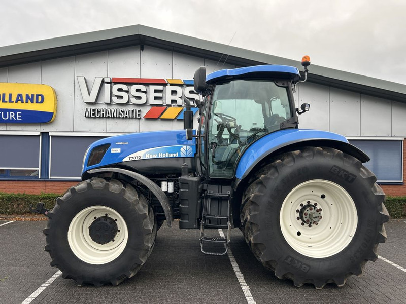 New Holland New Holland T7070 - Traktor: foto 2 New Holland New Holland T7070 - Traktor: foto 2