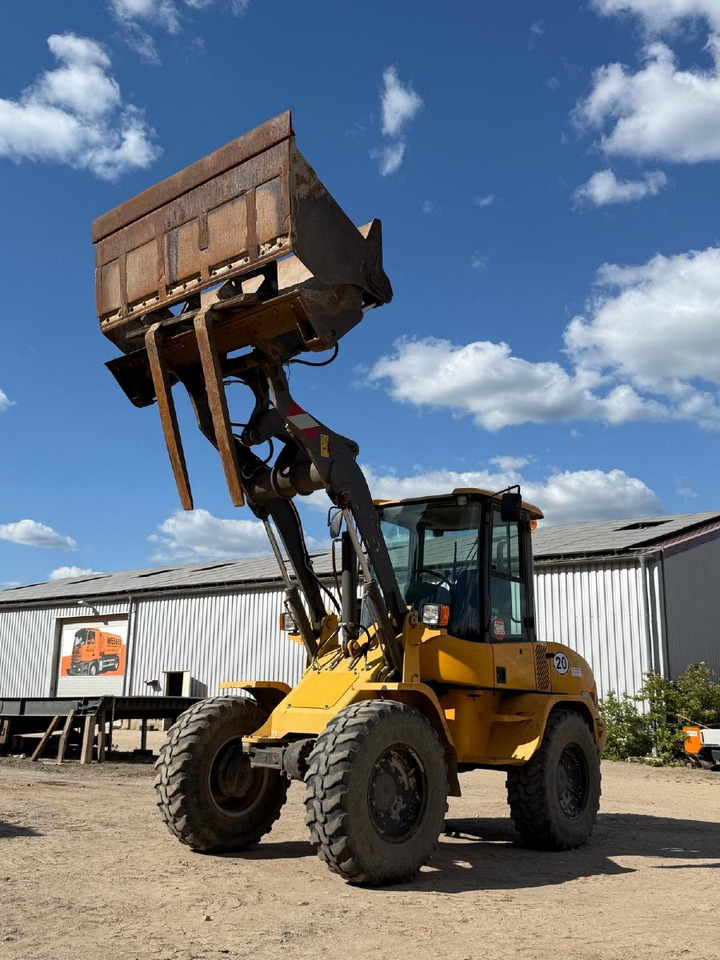 Volvo L 30 B-Z/K incl. 3-1shovel and fork - Fadrom me goma: foto 3 Volvo L 30 B-Z/K incl. 3-1shovel and fork - Fadrom me goma: foto 3