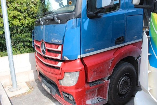 Mercedes-Benz Actros 4 2-Achser BM 963 1846 OM470 4x2 SZM - Gjysmë-kamion: foto 1 Mercedes-Benz Actros 4 2-Achser BM 963 1846 OM470 4x2 SZM - Gjysmë-kamion: foto 1