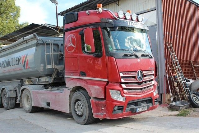 Mercedes-Benz Actros 4 2-Achser BM 963 1848 OM471 4x2 SZM - Gjysmë-kamion: foto 1 Mercedes-Benz Actros 4 2-Achser BM 963 1848 OM471 4x2 SZM - Gjysmë-kamion: foto 1