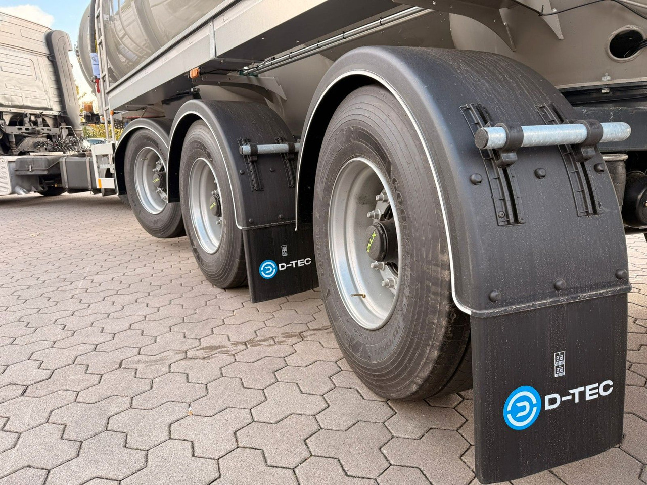 D-TEC Gülletanker 30m³ mit Zwangslenkung - Gjysmë rimorkio me bot: foto 2 D-TEC Gülletanker 30m³ mit Zwangslenkung - Gjysmë rimorkio me bot: foto 2