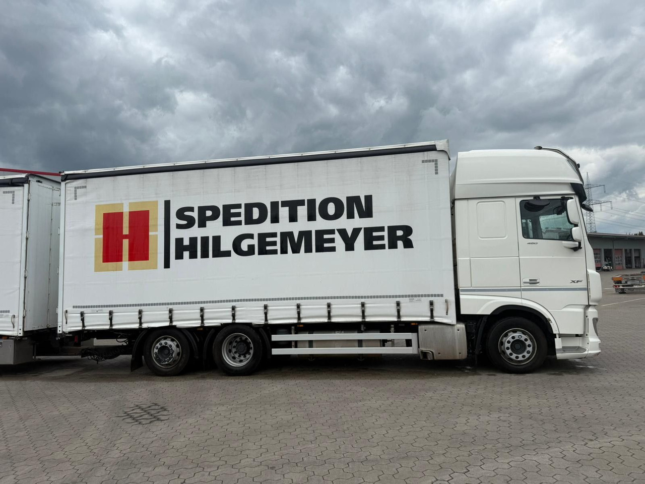 DAF XF 480 FAN LowDeck 6x2 Jumbo Inklusive Anhänger - Kamion me tendë: foto 3 DAF XF 480 FAN LowDeck 6x2 Jumbo Inklusive Anhänger - Kamion me tendë: foto 3