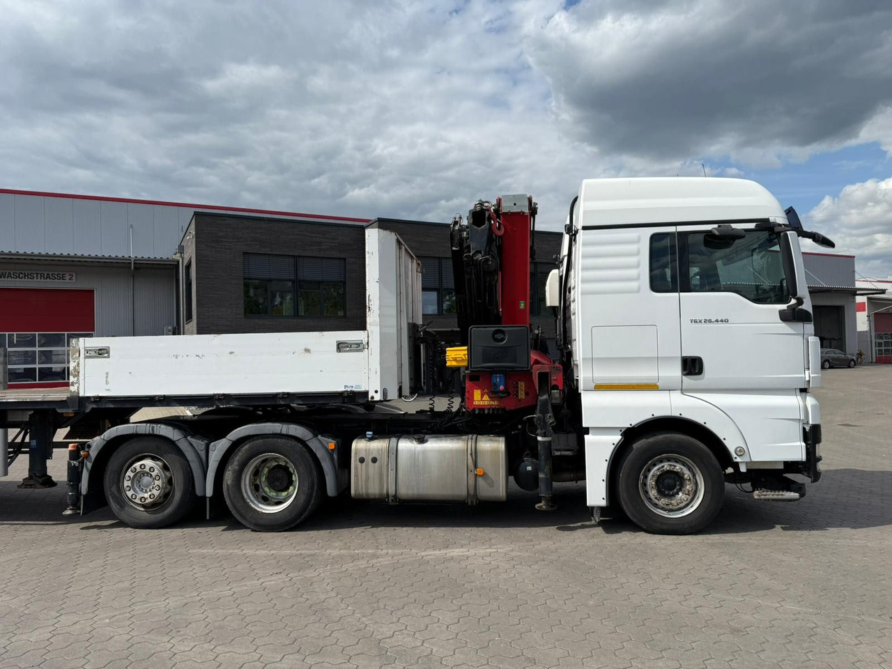 MAN TGX 26.440 6x2 mit HMF 3000-5 Kran - Gjysmë-kamion: foto 3 MAN TGX 26.440 6x2 mit HMF 3000-5 Kran - Gjysmë-kamion: foto 3
