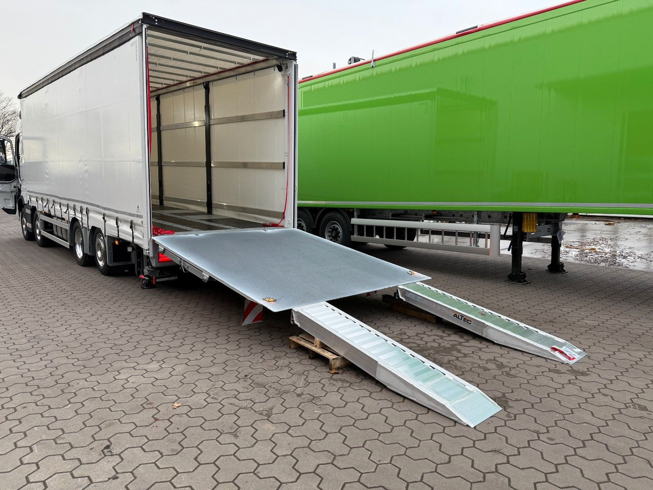 Volvo FH 500 Gabelstaplertransporter LBW Dhollandia 9t - Kamioni: foto 4 Volvo FH 500 Gabelstaplertransporter LBW Dhollandia 9t - Kamioni: foto 4
