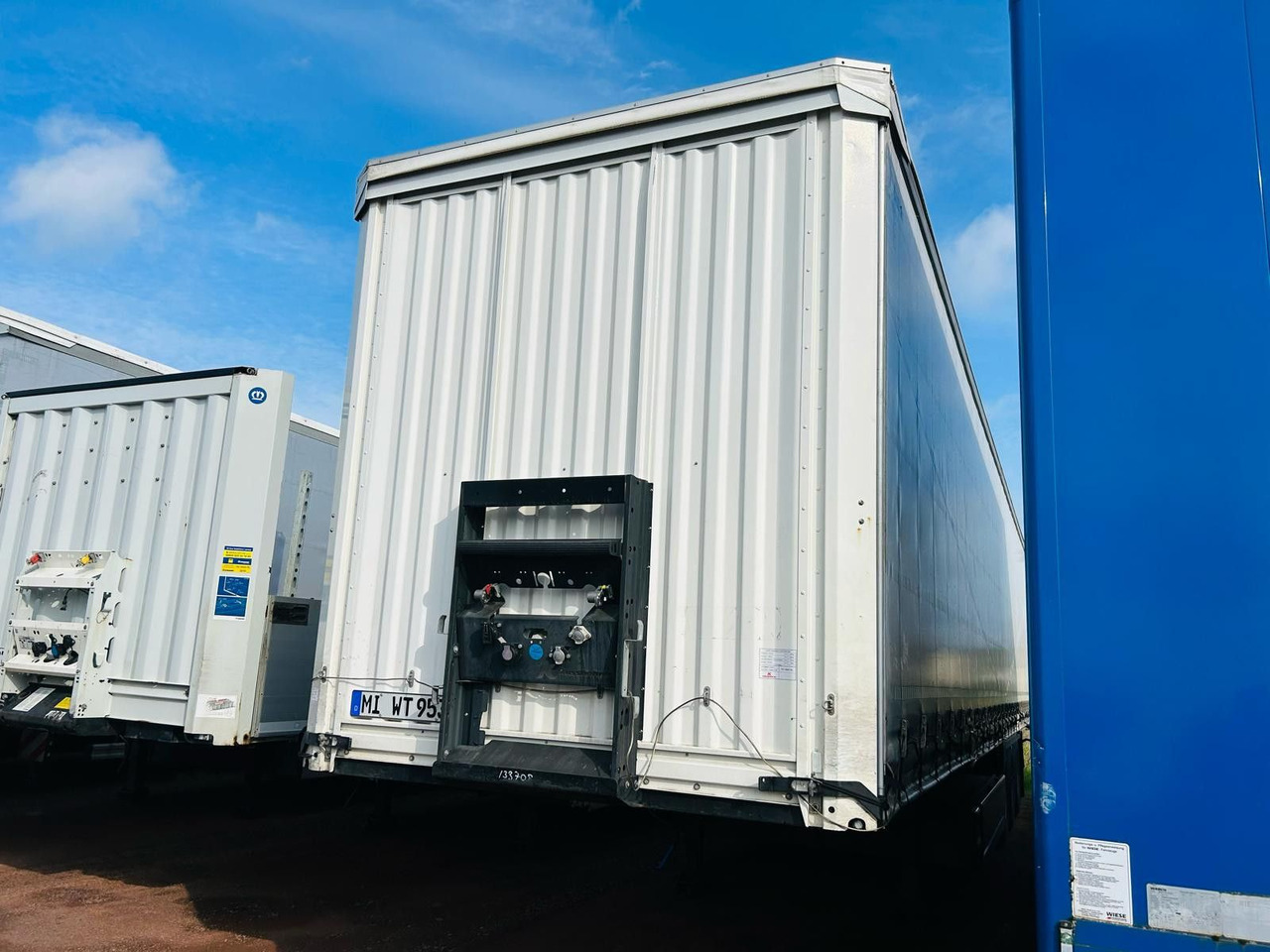 Kässbohrer Schiebeplanen Auflieger - Gjysmë rimorkio me tendë: foto 4 Kässbohrer Schiebeplanen Auflieger - Gjysmë rimorkio me tendë: foto 4