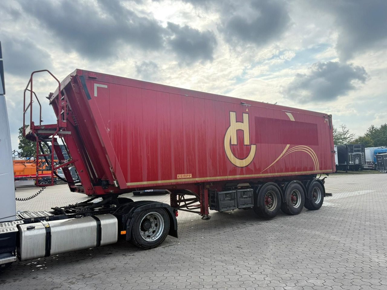 Kempf SKM Alu Kippmulde 50 m³, TÜV neu - Gjysmë rimorkio vetëshkarkuese: foto 2 Kempf SKM Alu Kippmulde 50 m³, TÜV neu - Gjysmë rimorkio vetëshkarkuese: foto 2