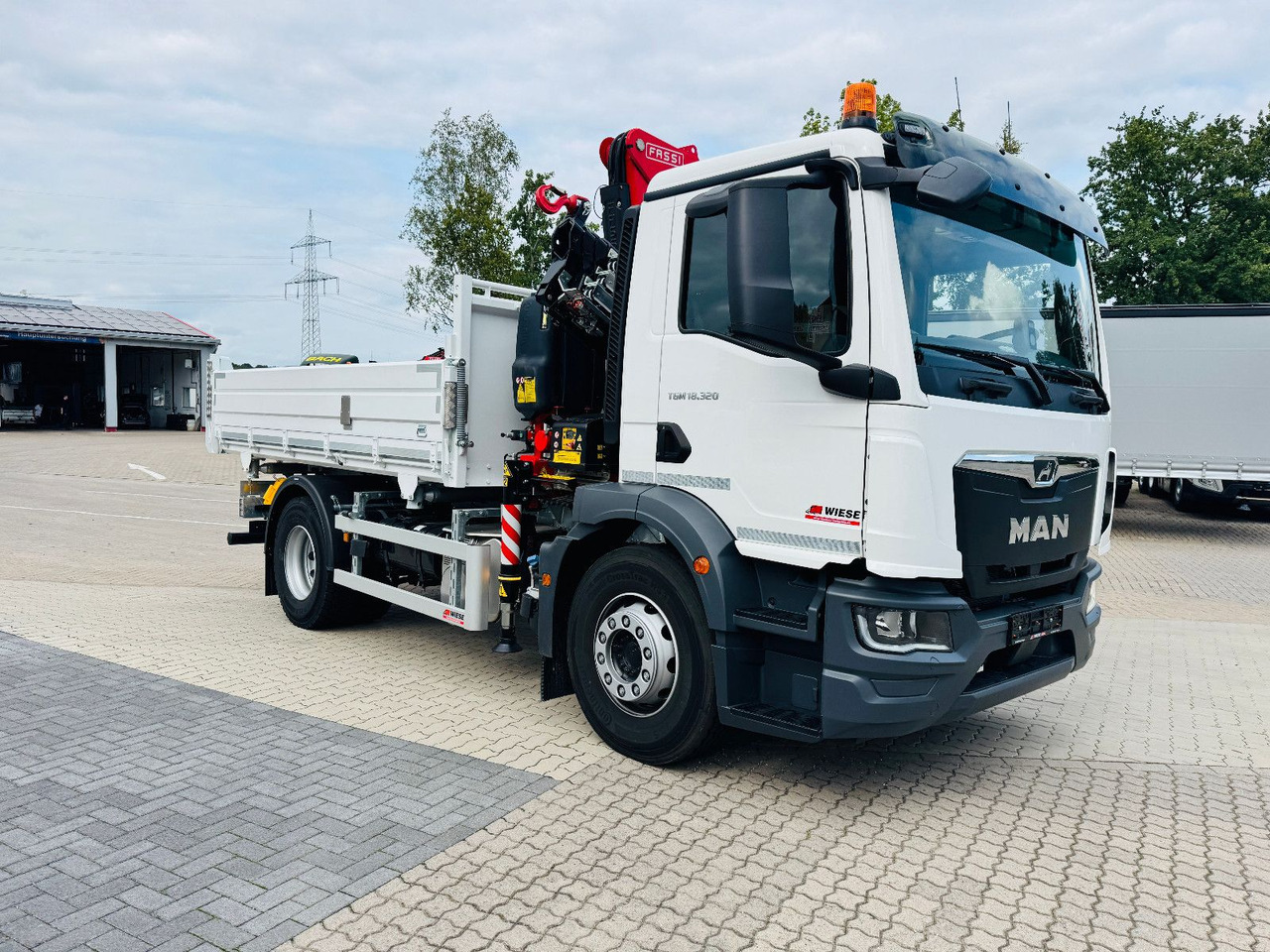 MAN 18.320 4x2 mit Fassi Ladekran Sofort Verfügbar - Kamion vetëshkarkues, Kamion me vinç: foto 2 MAN 18.320 4x2 mit Fassi Ladekran Sofort Verfügbar - Kamion vetëshkarkues, Kamion me vinç: foto 2