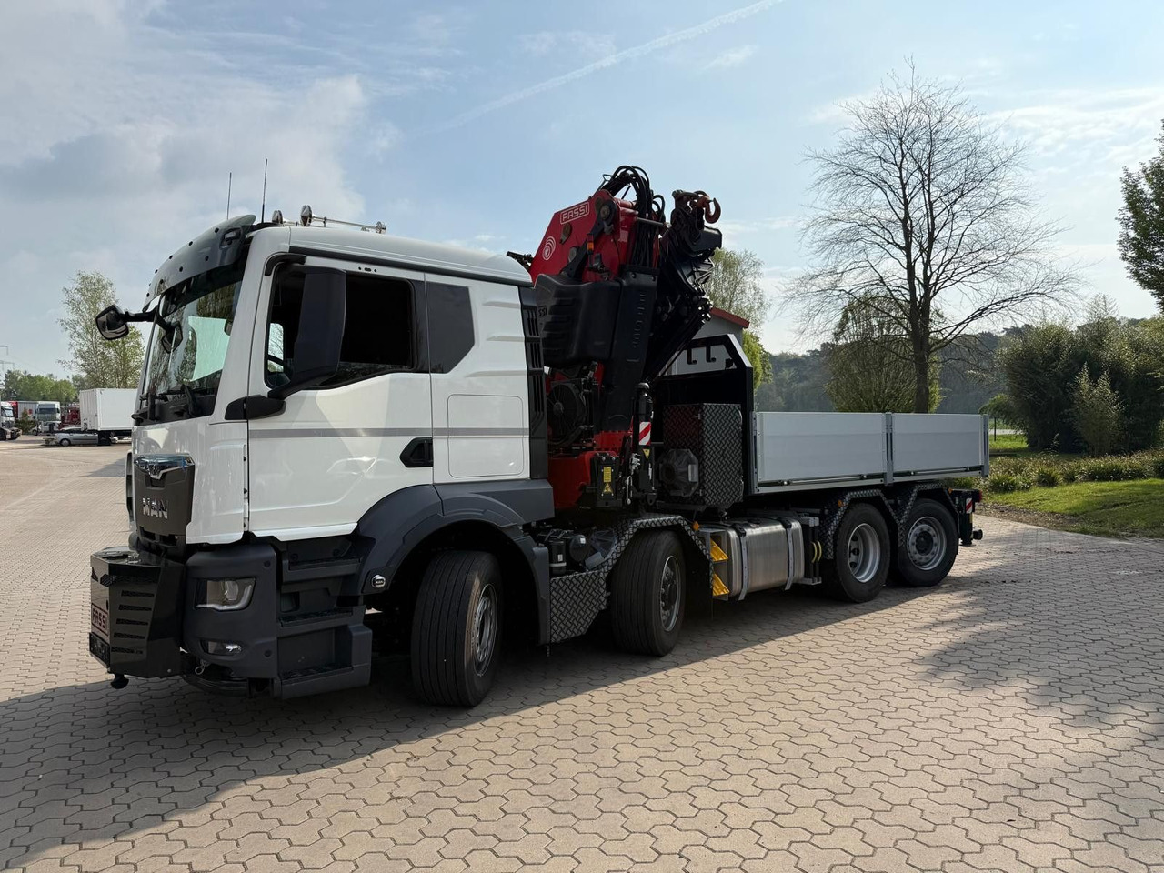 MAN 35.520 8x4 Kran Fassi F800, OHNE ABSTÜTZÜBERWACH - Kamion me karroceri të hapur, Kamion me vinç: foto 2 MAN 35.520 8x4 Kran Fassi F800, OHNE ABSTÜTZÜBERWACH - Kamion me karroceri të hapur, Kamion me vinç: foto 2