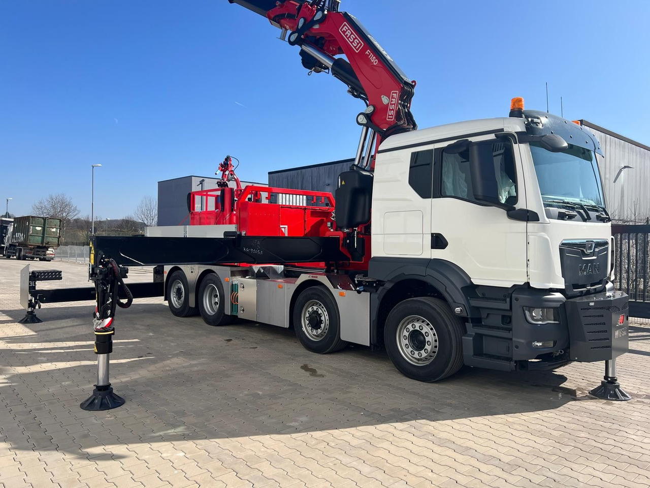 MAN 8x4 mit F1150RA.2.28 L616 Winde, 2.per. Korb - Kamion me karroceri të hapur, Kamion me vinç: foto 1 MAN 8x4 mit F1150RA.2.28 L616 Winde, 2.per. Korb - Kamion me karroceri të hapur, Kamion me vinç: foto 1