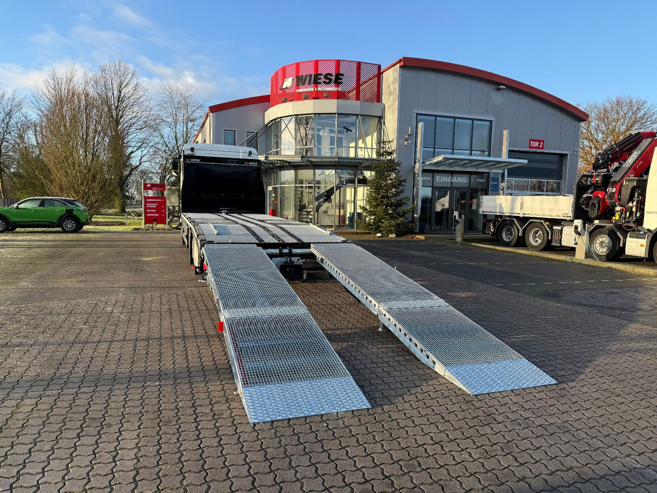 MAN Baumaschinen- Arbeitsbühnentransporter Rampen - Kamion me karroceri të hapur: foto 4 MAN Baumaschinen- Arbeitsbühnentransporter Rampen - Kamion me karroceri të hapur: foto 4