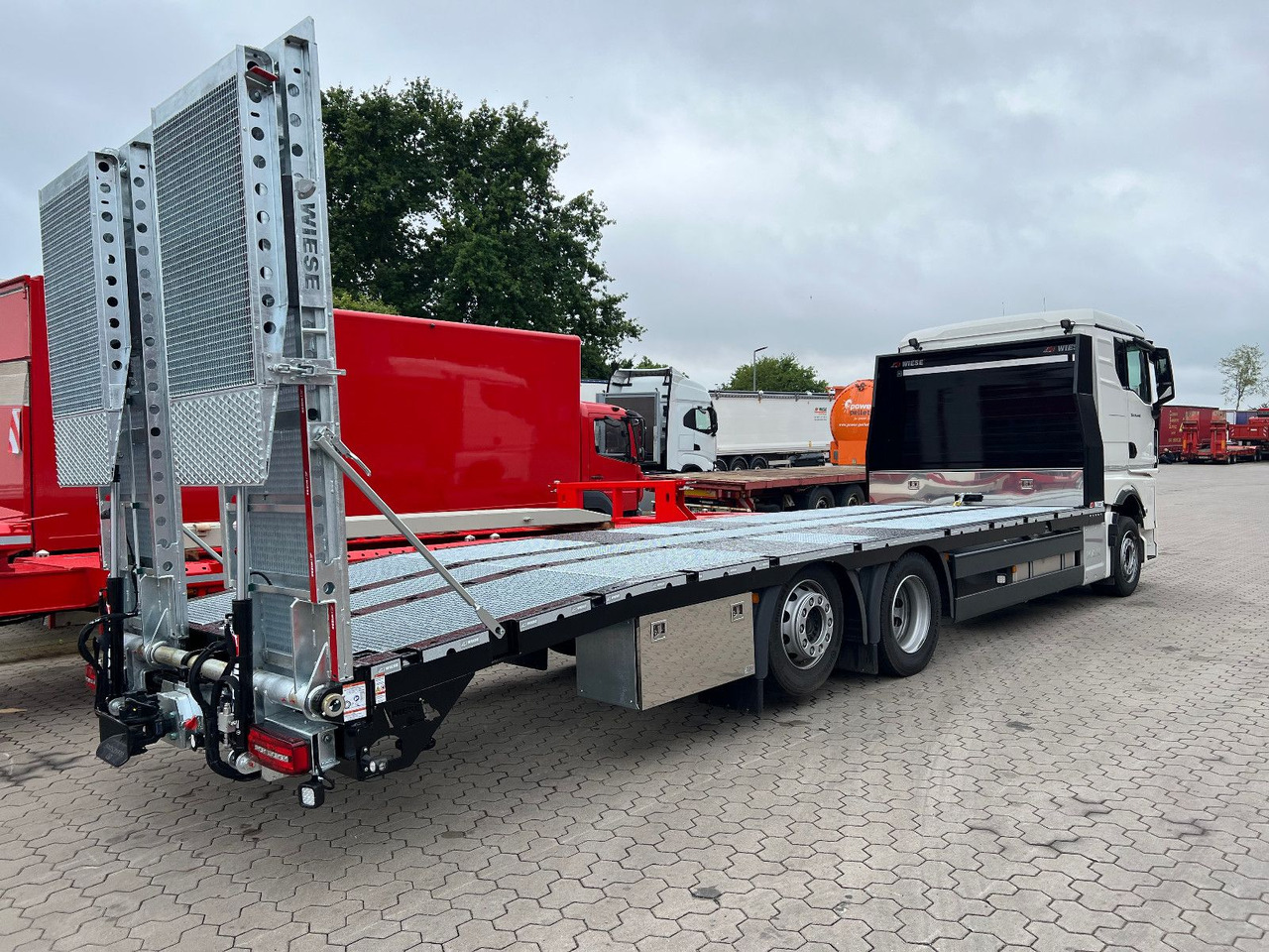 MAN Baumaschinen-  Arbeitsbühnentransporter Rampen - Karrotrec: foto 5 MAN Baumaschinen-  Arbeitsbühnentransporter Rampen - Karrotrec: foto 5