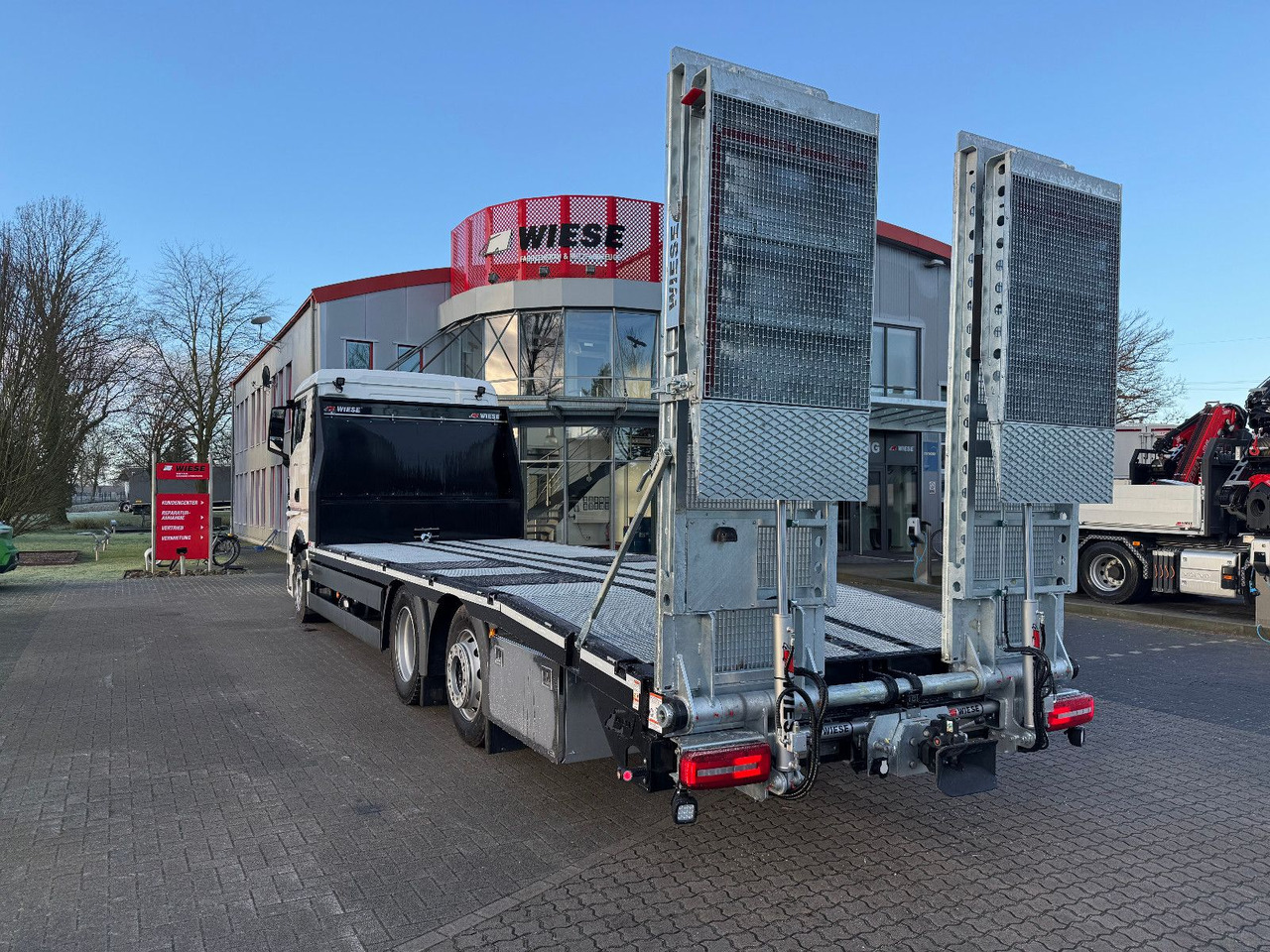 MAN Baumaschinen- Arbeitsbühnentransporter Rampen - Karrotrec: foto 5 MAN Baumaschinen- Arbeitsbühnentransporter Rampen - Karrotrec: foto 5
