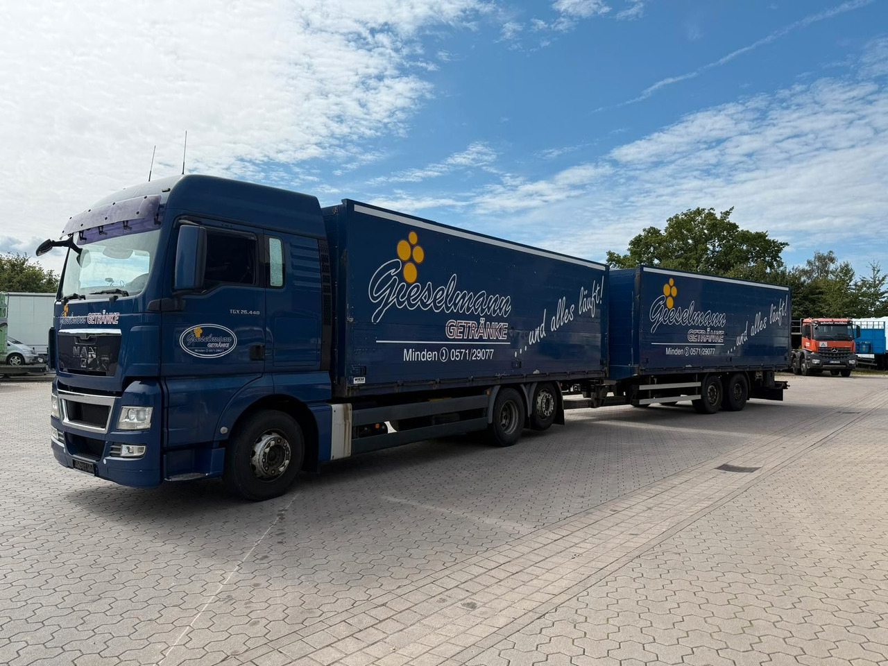 MAN TGA Schwenkwand-Getränkeaufbau incl. Anhänger - Kamion pijesh: foto 2 MAN TGA Schwenkwand-Getränkeaufbau incl. Anhänger - Kamion pijesh: foto 2