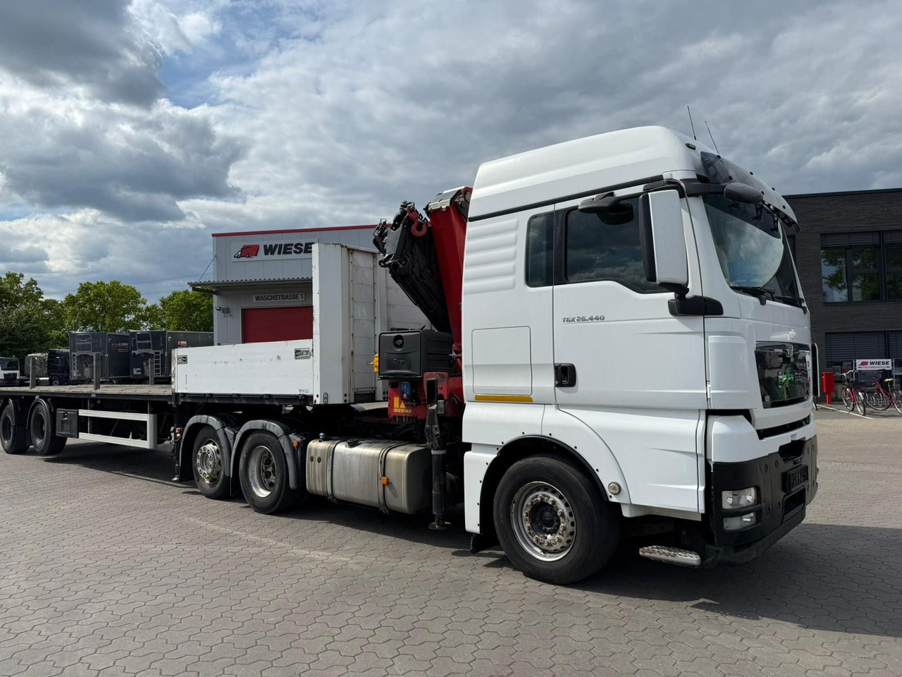 MAN TGX 26.440 6x2 mit HMF 3000-5 Kran - Kamion me vinç: foto 1 MAN TGX 26.440 6x2 mit HMF 3000-5 Kran - Kamion me vinç: foto 1