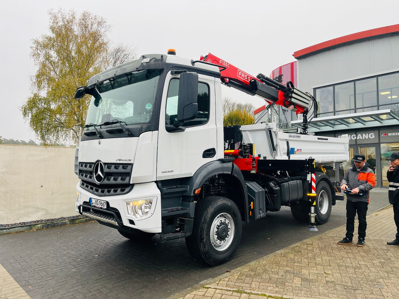 Mercedes-Benz Arocs 1835 4x4 Meiller Fassi F135 Kran Kipper - Kamion vetëshkarkues, Kamion me vinç: foto 2 Mercedes-Benz Arocs 1835 4x4 Meiller Fassi F135 Kran Kipper - Kamion vetëshkarkues, Kamion me vinç: foto 2
