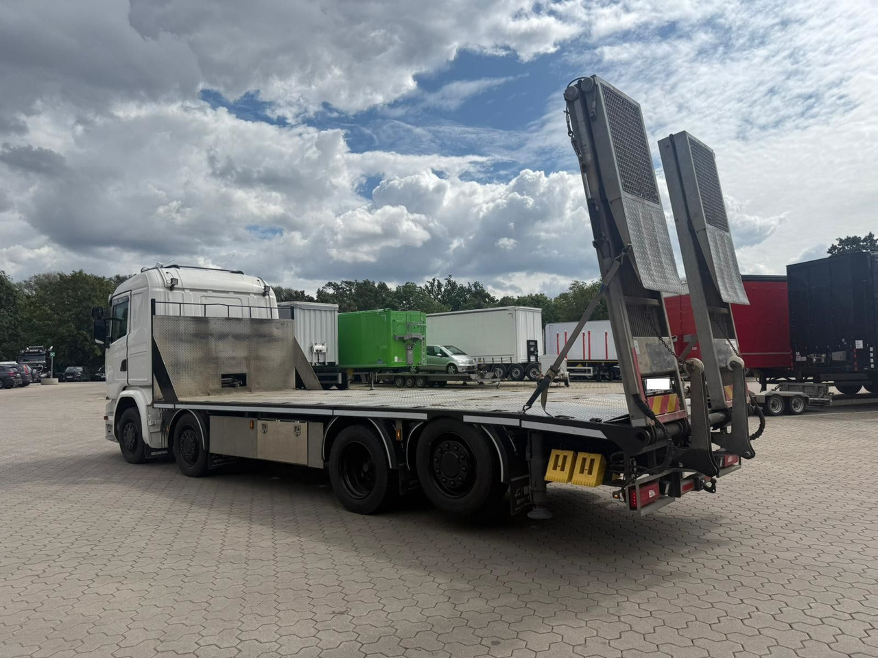 Scania G450 Baumaschinentransporter mit Rampen - Kamion me karroceri të hapur: foto 3 Scania G450 Baumaschinentransporter mit Rampen - Kamion me karroceri të hapur: foto 3