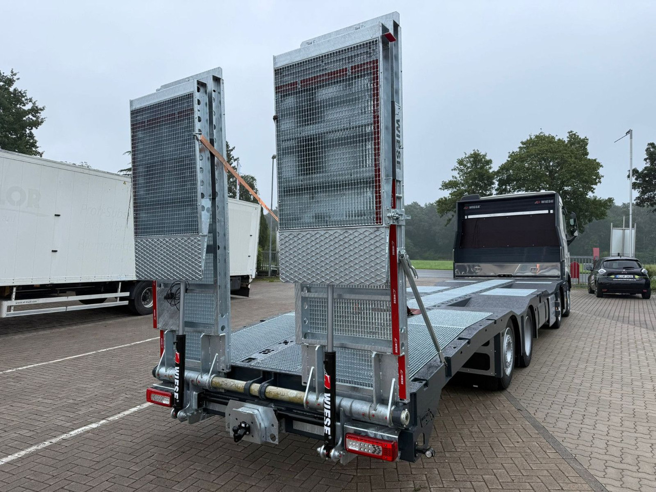 Volvo Arbeitsbühnen Baumaschinentransporter mit Rampen - Karrotrec: foto 5 Volvo Arbeitsbühnen Baumaschinentransporter mit Rampen - Karrotrec: foto 5