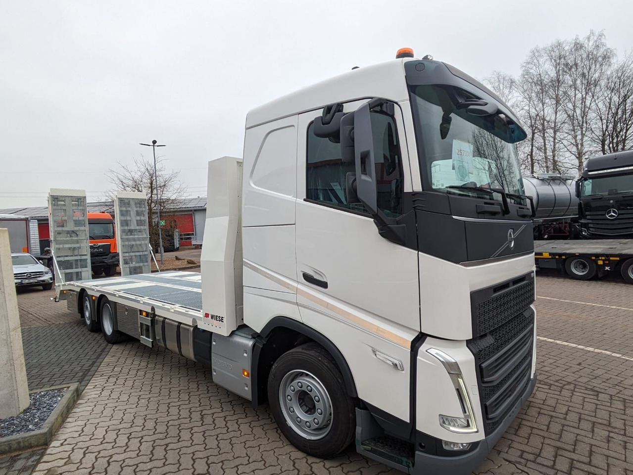 Volvo FH 420 Maschinentransporter Rampennen. - Karrotrec: foto 2 Volvo FH 420 Maschinentransporter Rampennen. - Karrotrec: foto 2