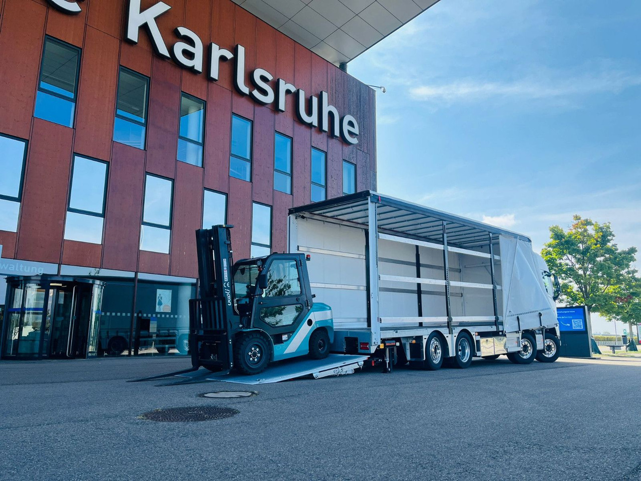 Volvo FH 500 Gabelstaplertransporter LBW 9t Dhollandia - Kamion me tendë: foto 5 Volvo FH 500 Gabelstaplertransporter LBW 9t Dhollandia - Kamion me tendë: foto 5