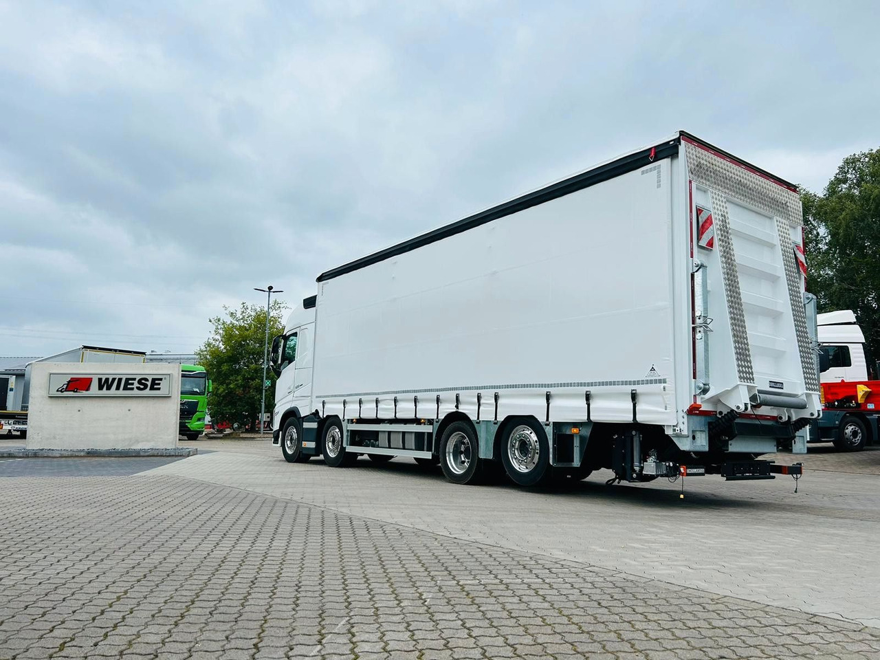 Volvo FH 500 Gabelstaplertransporter LBW Dhollandia 9t - Kamion me tendë: foto 3 Volvo FH 500 Gabelstaplertransporter LBW Dhollandia 9t - Kamion me tendë: foto 3