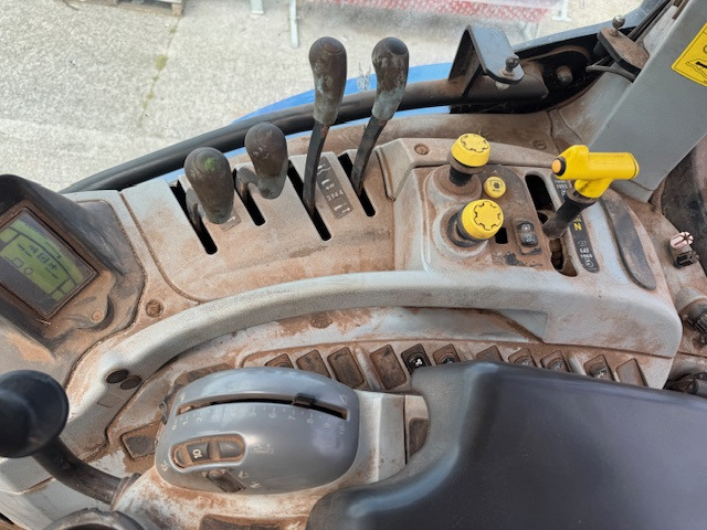 New Holland T7.200 - Traktor: foto 3 New Holland T7.200 - Traktor: foto 3