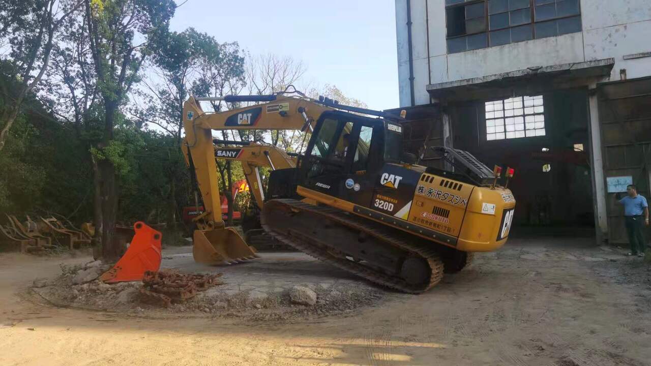 CATERPILLAR 320D - Ekskavator me zinxhirë: foto 2 CATERPILLAR 320D - Ekskavator me zinxhirë: foto 2