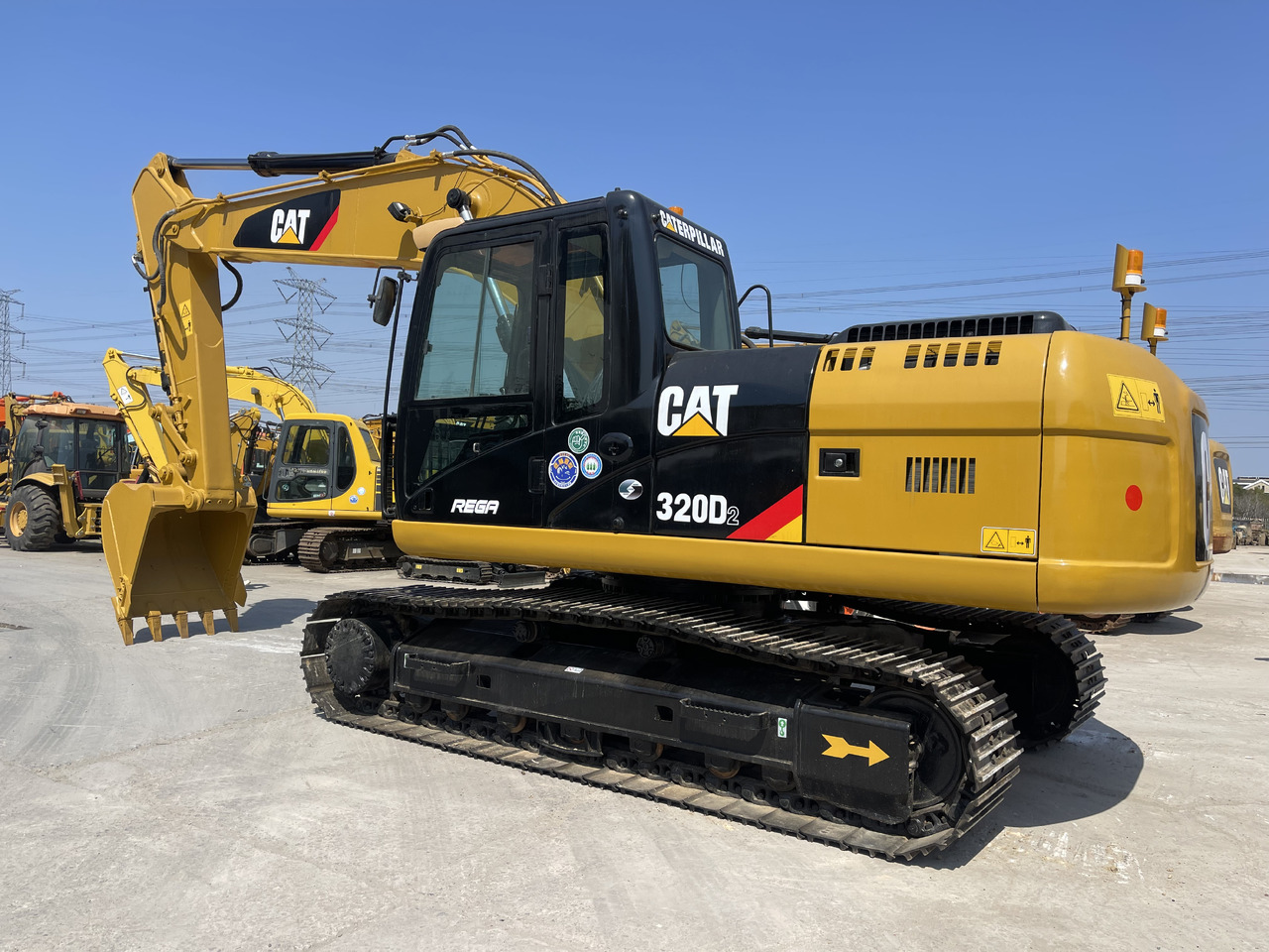 CATERPILLAR 320D2 - Ekskavator me zinxhirë: foto 2 CATERPILLAR 320D2 - Ekskavator me zinxhirë: foto 2