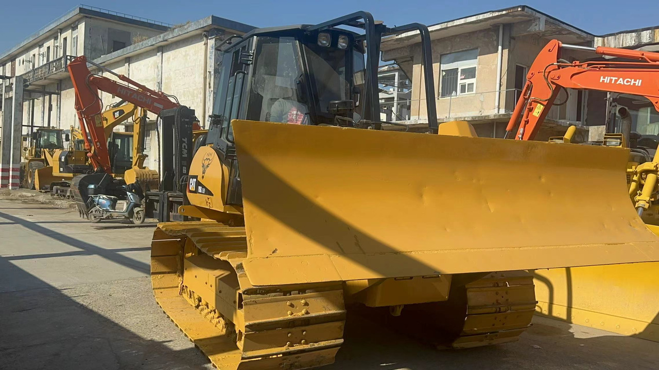 CATERPILLAR CAT-D5K-bulldozer - Buldozer: foto 3 CATERPILLAR CAT-D5K-bulldozer - Buldozer: foto 3